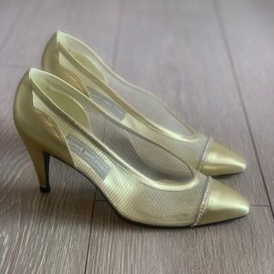 EUC! Vintage Stuart Weitzman leather mesh pumps